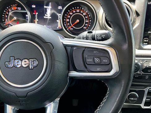 Used 2019 Jeep Wrangler Unlimited Sahara AWD/4WD image 24