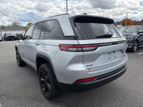 New 2025 Jeep Grand Cherokee Limited w/ Black Appearance Package image 5