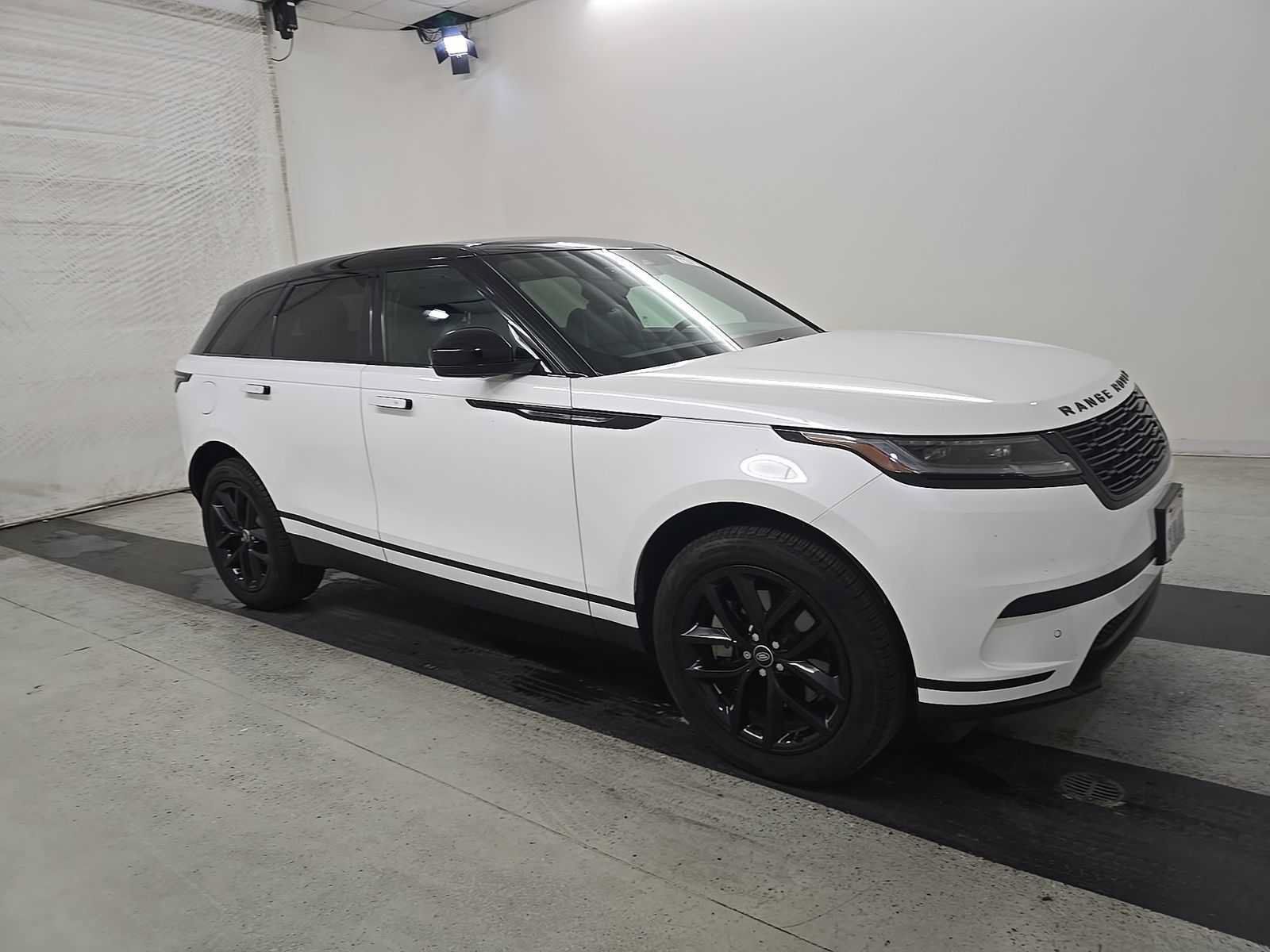 Used 2025 Land Rover Range Rover Velar S AWD/4WD image 2