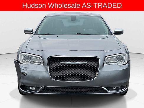 Used 2015 Chrysler 300 C RWD image 9