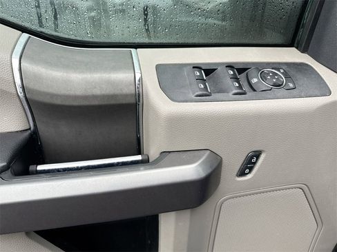 Used 2022 Ford F250 XLT w/ Black Appearance Package image 11