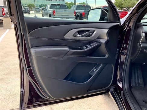 Used 2023 Chevrolet Traverse LT image 20