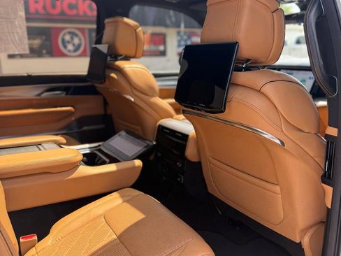 Used 2022 Jeep Grand Wagoneer Series III w/ Rear Seat Video Group 1 AWD/4WD image 14