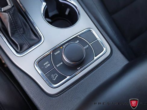 Used 2022 Jeep Grand Cherokee Laredo X AWD/4WD image 8