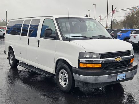 Used 2020 Chevrolet Express 3500 LT w/ LT Preferred Equipment Group image 8