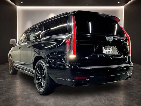 Used 2023 Cadillac Escalade ESV Sport Platinum w/ LPO, ONYX Package AWD/4WD image 5