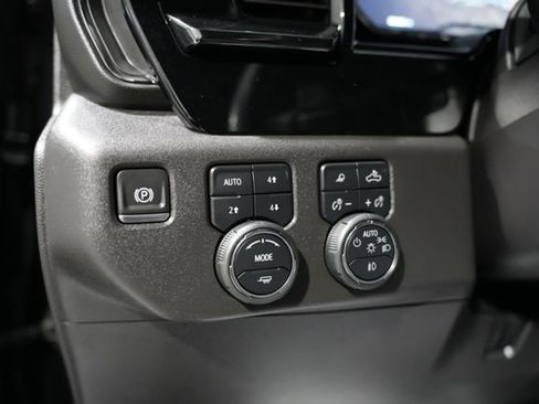 Used 2024 Chevrolet Silverado 1500 ZR2 image 12