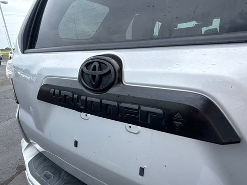 Used 2021 Toyota 4Runner TRD Off-Road Premium w/ Moonroof Package AWD/4WD image 33