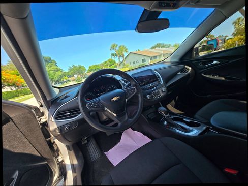 Used 2021 Chevrolet Malibu LS w/ LPO, Convenience Package 1 FWD image 9