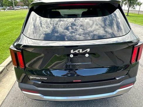 New 2026 Kia Sorento S w/ S Panoramic Sunroof Package FWD image 18