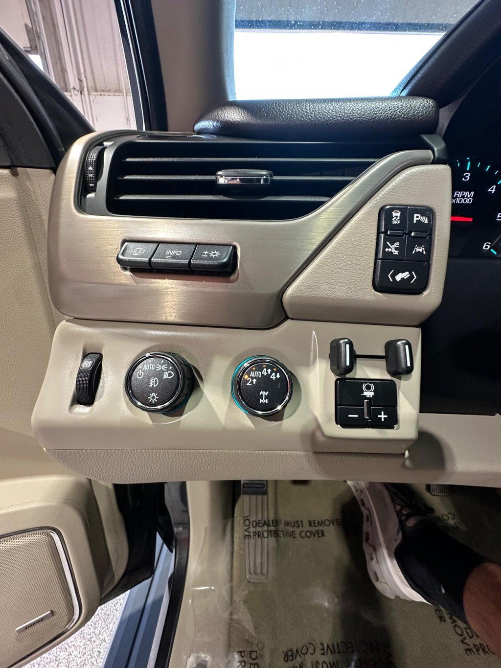 Used 2018 GMC Yukon Denali w/ Denali Ultimate Package AWD/4WD image 28