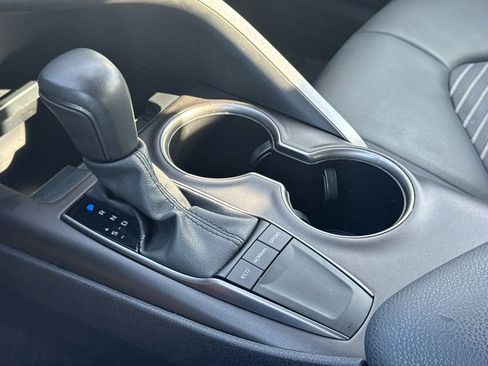 Used 2024 Toyota Camry SE image 31