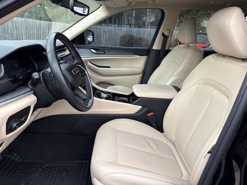 Used 2022 Jeep Grand Cherokee L Limited image 9