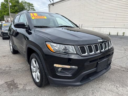 Used 2018 Jeep Compass Latitude w/ Cold Weather Group AWD/4WD image 4