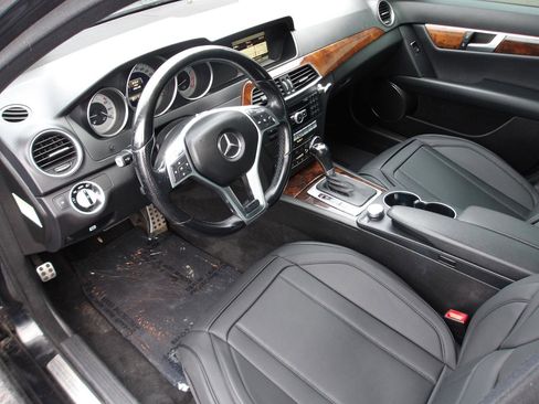 Used 2013 Mercedes-Benz C 250 Sport image 9
