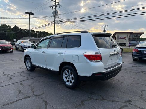 Used 2013 Toyota Highlander Plus AWD/4WD image 3