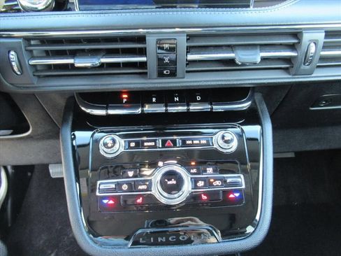 Used 2022 Lincoln Corsair Grand Touring w/ Towing Package AWD/4WD image 25