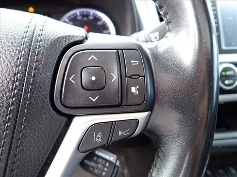 Used 2018 Toyota Highlander SE image 20