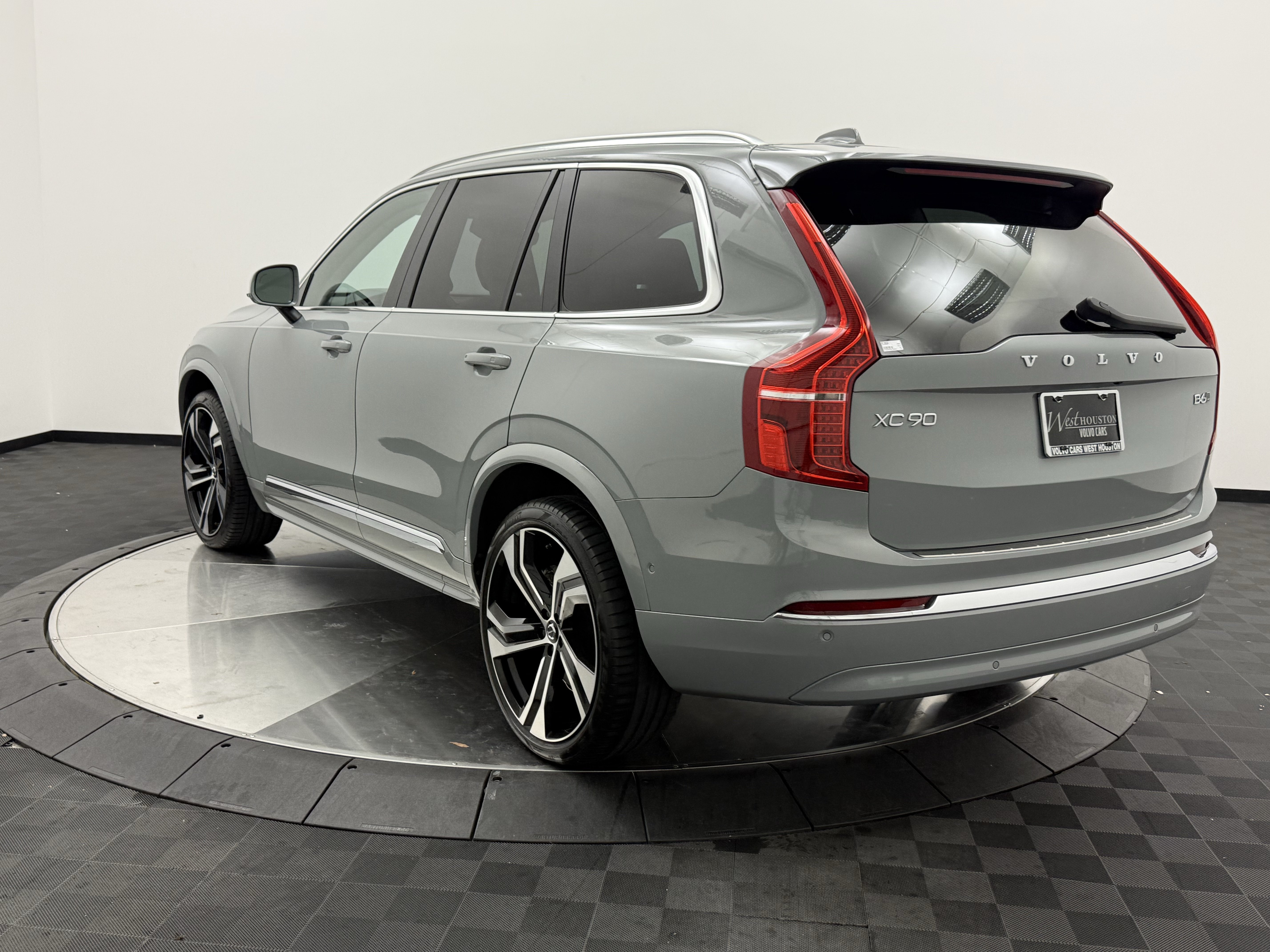Certified 2024 Volvo XC90 B6 Ultimate w/ Protection Package Premier AWD/4WD image 6