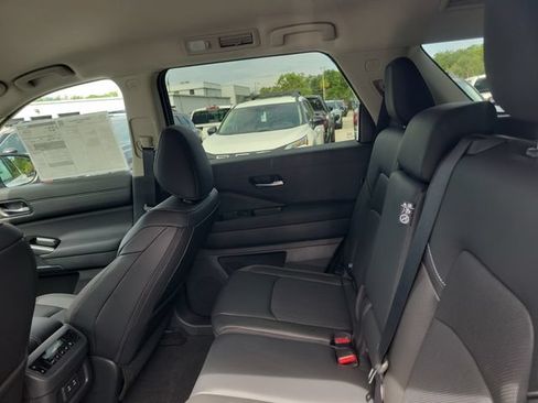 New 2026 Nissan Pathfinder SL AWD/4WD image 12