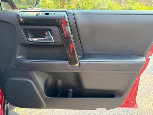 Used 2020 Toyota 4Runner Venture w/ Moonroof Package AWD/4WD image 31