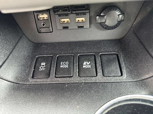 Used 2019 Toyota Highlander LE AWD/4WD image 24