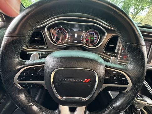 Used 2018 Dodge Challenger R/T Scat Pack w/ Leather Interior Group RWD image 17