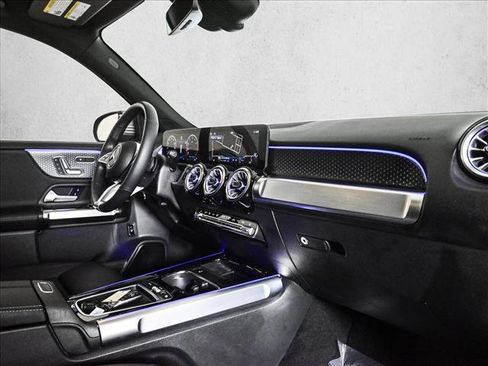 Used 2025 Mercedes-Benz GLB 250 4MATIC image 24