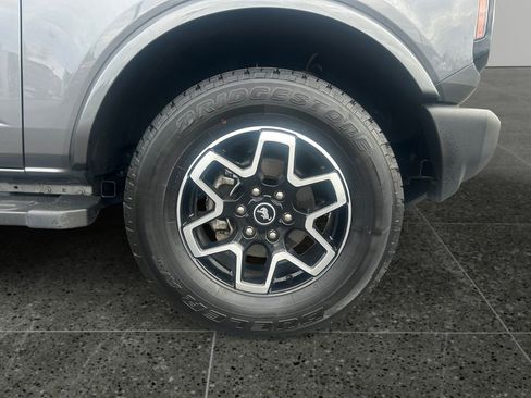 Used 2023 Ford Bronco Outer Banks image 9