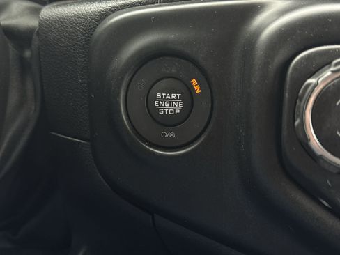 Used 2022 Jeep Wrangler Unlimited Sahara image 17