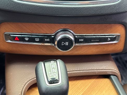 Used 2022 Volvo XC90 T6 Momentum w/ Advanced Package image 30