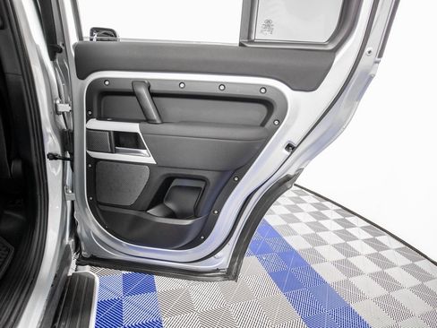 Used 2020 Land Rover Defender 110 SE image 16