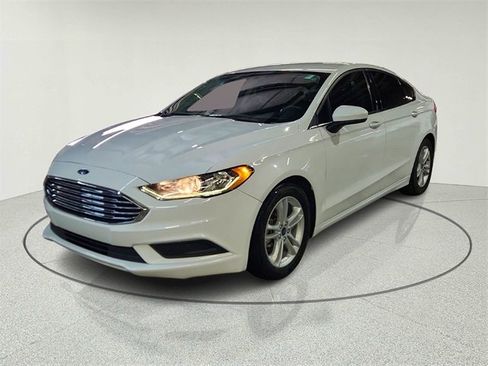 Used 2018 Ford Fusion SE w/ Fusion SE Technology Package image 5