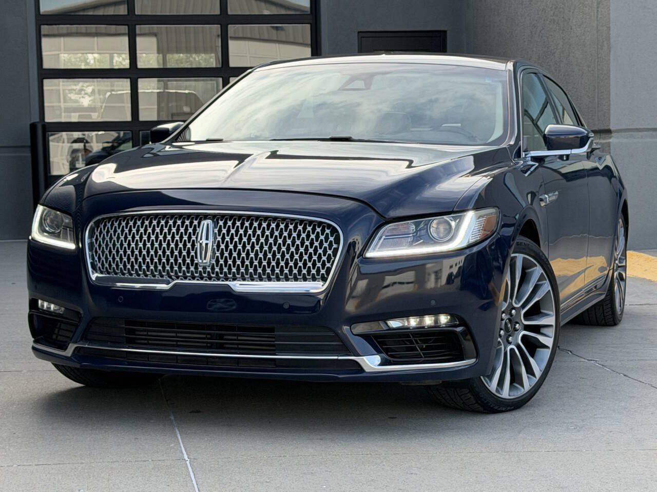 Used 2018 Lincoln Continental Reserve w/ Continental Climate Package AWD/4WD image 3