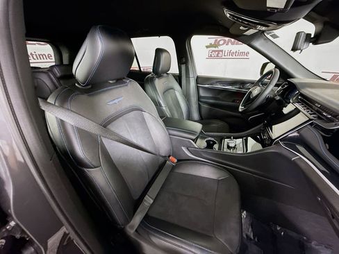 Used 2024 Jeep Grand Cherokee Trailhawk w/ Luxury Tech Group III AWD/4WD image 33