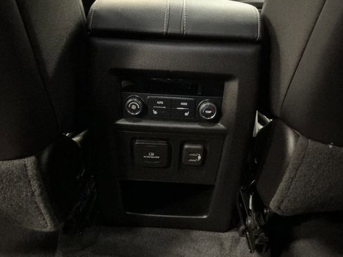 Used 2021 Chevrolet Traverse High Country image 15