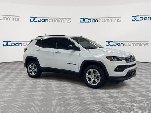 Used 2023 Jeep Compass Latitude AWD/4WD image 2