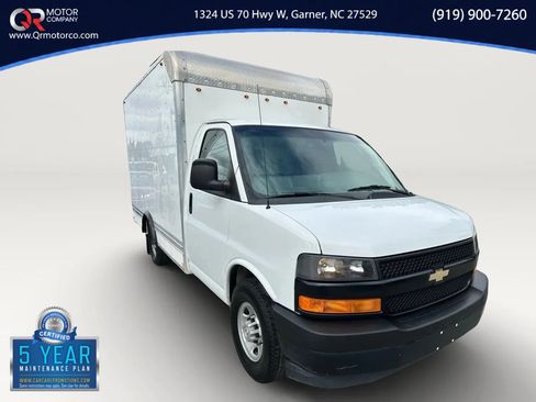 Used 2018 Chevrolet Express 3500 w/ Driver Convenience Package RWD image 1