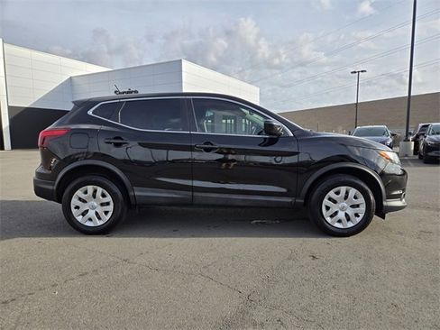 Used 2018 Nissan Rogue Sport S image 7