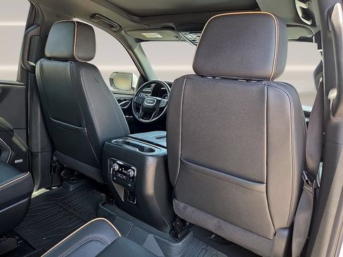 Used 2024 GMC Yukon AT4 w/ Technology Package AWD/4WD image 12