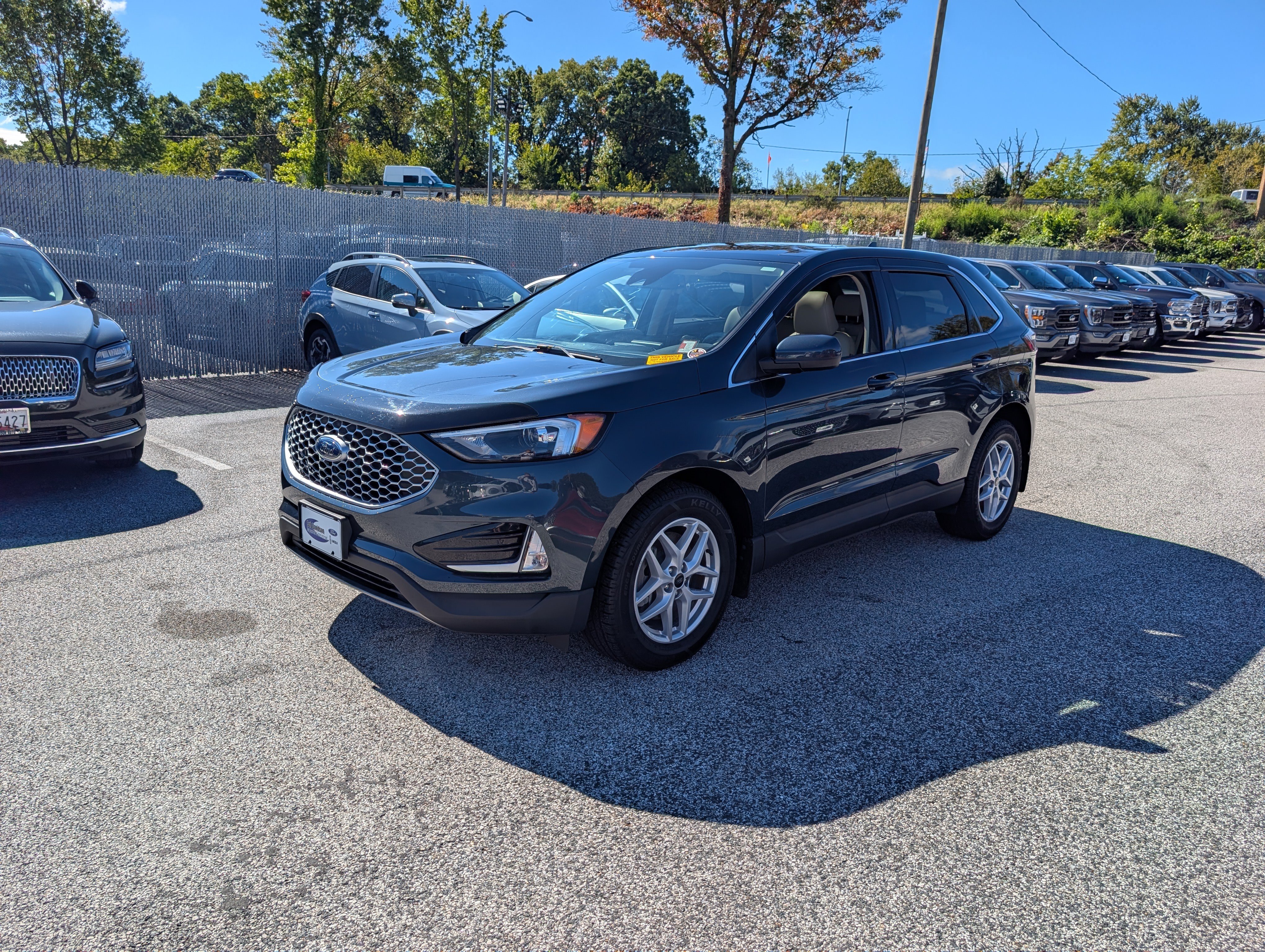 Certified 2023 Ford Edge SEL w/ Convenience Package AWD/4WD image 2
