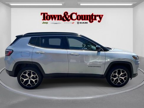 Used 2025 Jeep Compass Limited AWD/4WD image 5