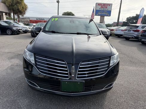Used 2019 Lincoln MKT AWD image 2
