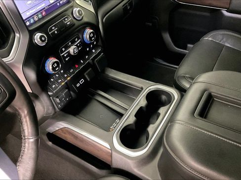 Used 2019 GMC Sierra 1500 SLT w/ SLT Premium Plus Package AWD/4WD image 18