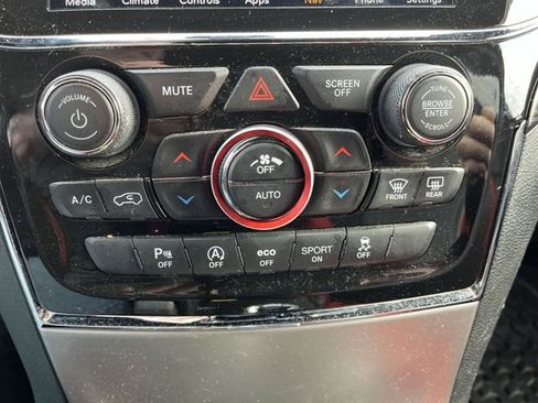 Used 2021 Jeep Grand Cherokee Laredo X AWD/4WD image 18