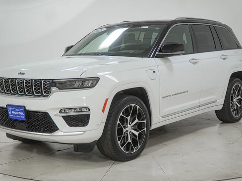 Used 2023 Jeep Grand Cherokee Summit AWD/4WD image 3