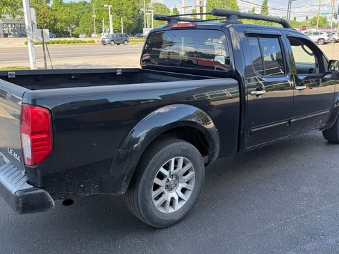 Used 2009 Nissan Frontier LE w/ LE Value Truck Pkg AWD/4WD image 8