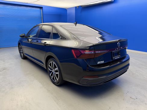 Used 2025 Volkswagen Jetta SE w/ Sunroof Package FWD image 5