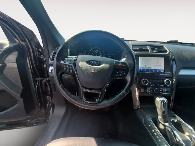Used 2016 Ford Explorer XLT w/ Equipment Group 202A FWD image 12