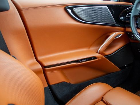 Used 2025 Ferrari Purosangue Base image 17